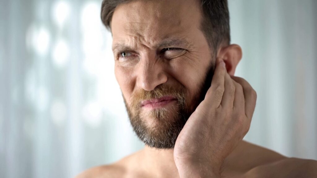 علت کیپی و گرفتگی گوش چیست؟ | علائم و علل + راهنمای جامع